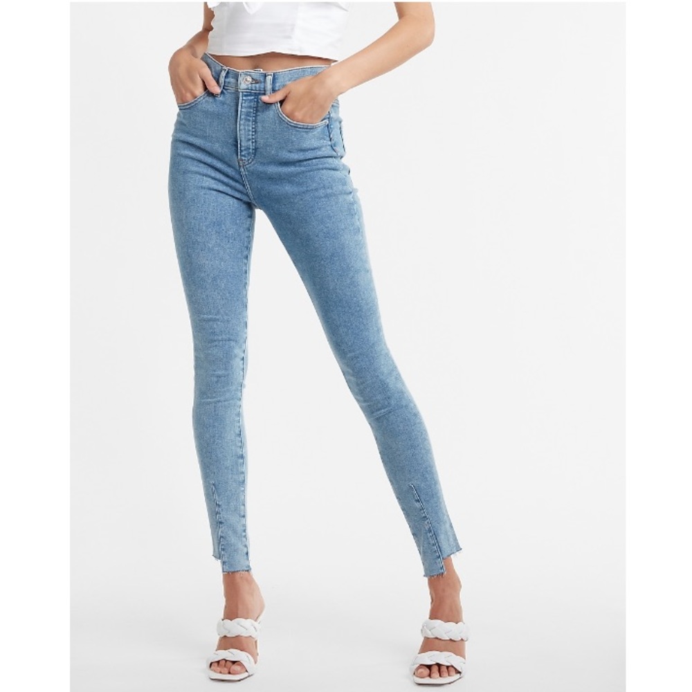 Express Super High Waisted Raw Step Hem Skinny Jeans Women’s 4 Long Light Wash